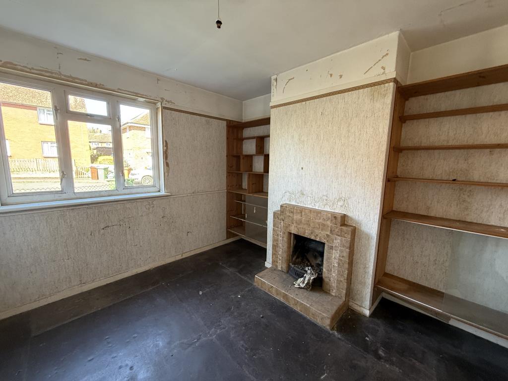 Lot: 84 - HOUSE IN NEED OF IMPROVEMENT - Living Room of Semi-Detached House for Modernisation